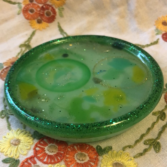 Handmade resin scraps tray - Picture 2 of 5